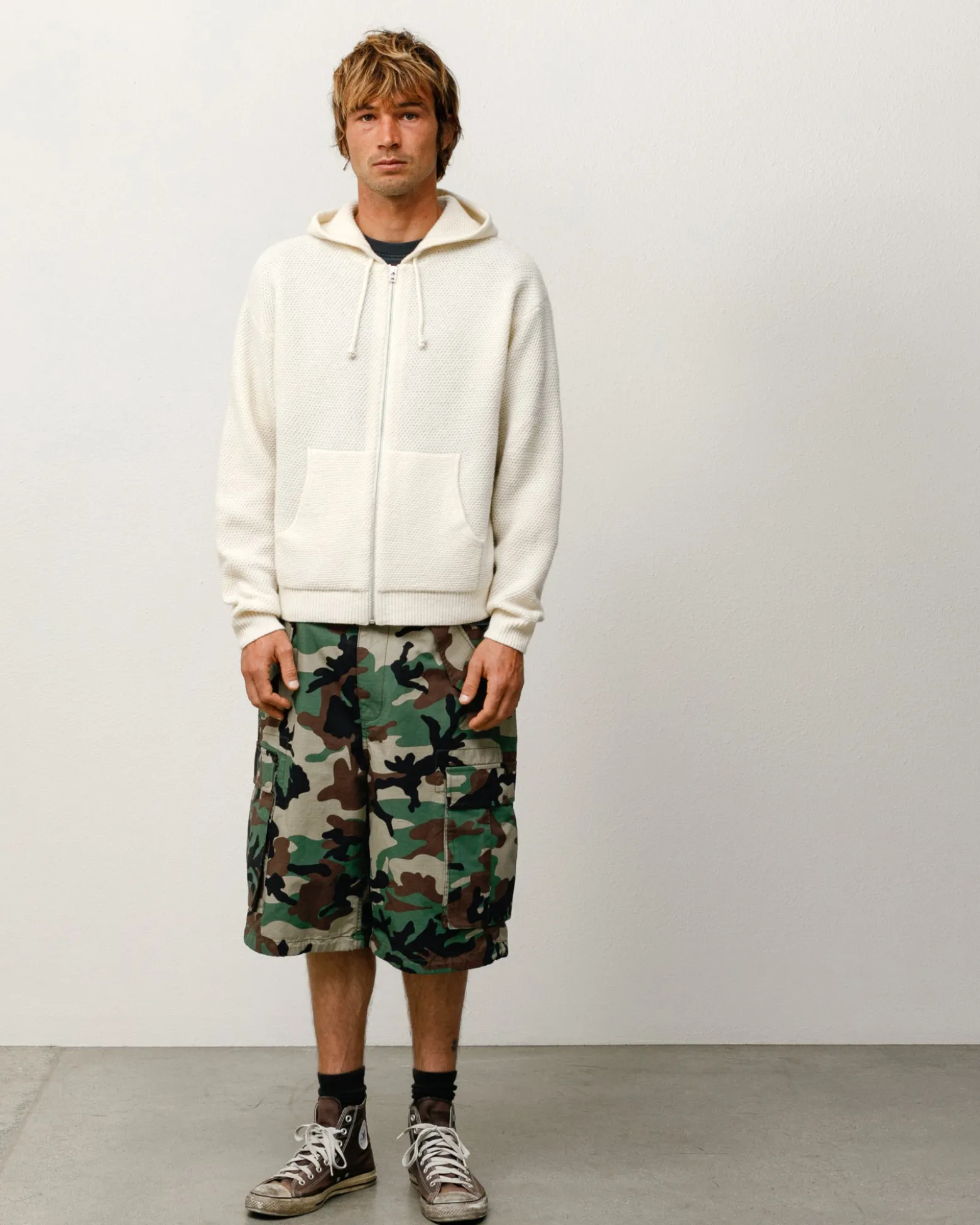 TEXTURED ZIP HOODED SWEATER